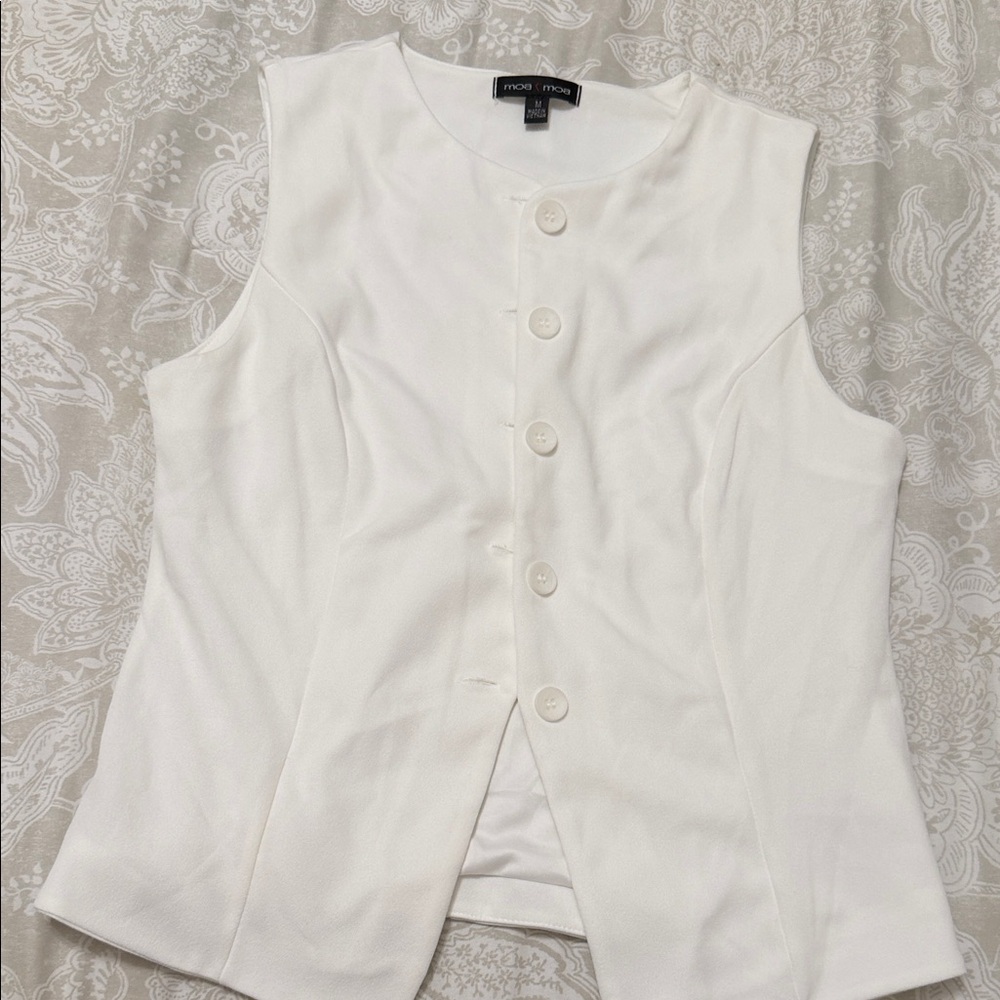 Elegant White Sleeveless Top